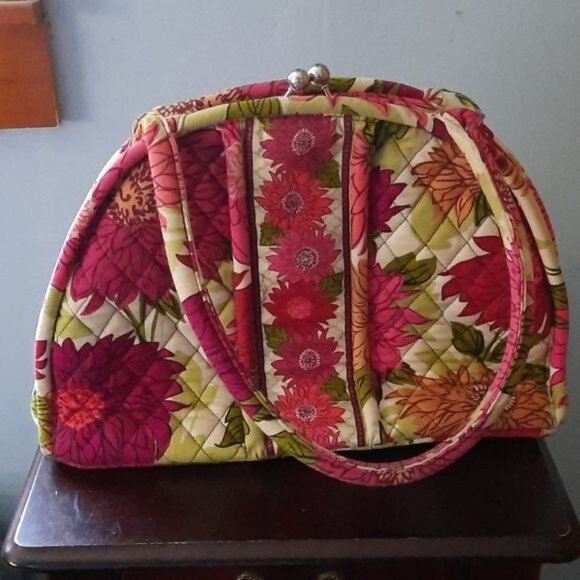 Vera Bradley Unique Shape Ball Snap Closure Floral Print Side Magnetic Pockets - Picture 1 of 10